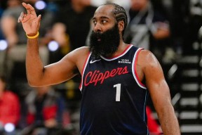 官方网站-转会期洛杉矶快船调整名单以备NBA常规赛，门线救险环节打磨，悬念犹存，轮换策略成焦点的简单介绍