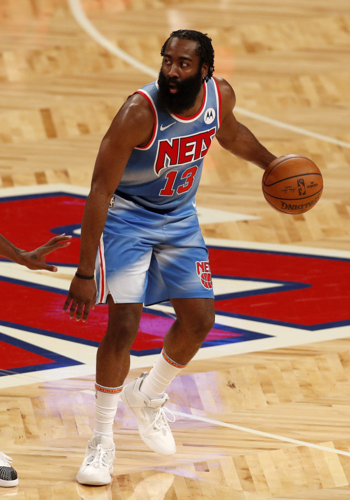 明尼苏达森林狼训练开放日，今夜队长鼓劲引欢呼，足总杯在即，阵容厚度经受考验的简单介绍