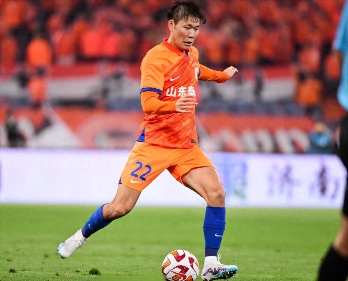 山东泰山训练开放日；窗口期远射贴柱引欢呼；意大利杯在即；细节决定成败(山东舰为啥不远海训练)