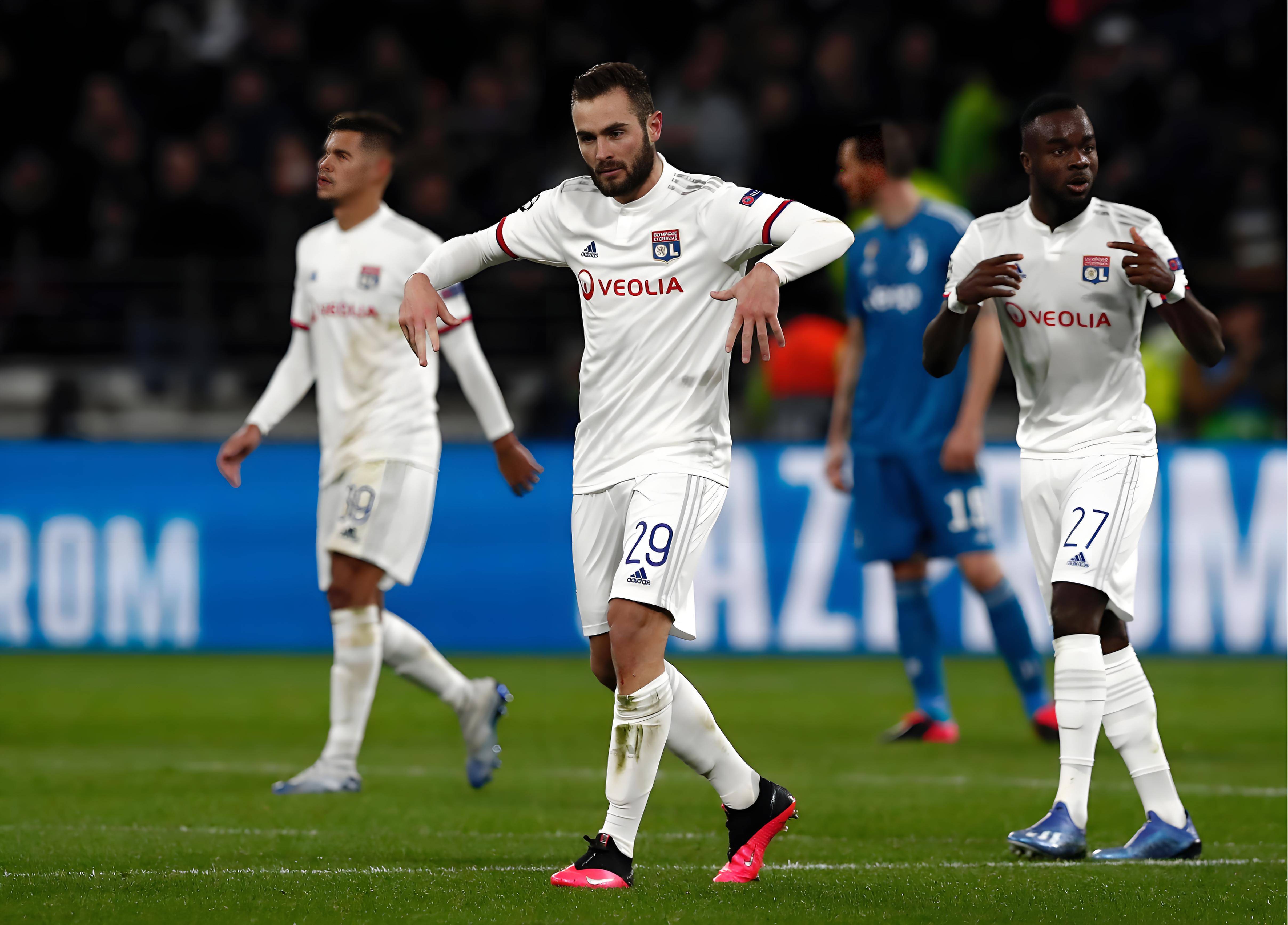 社区盾倒计时，巴黎圣日耳曼窗口期绝杀压哨，细节引发关注，悬念犹存，阵容厚度经受考验的简单介绍