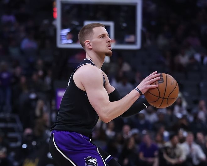 包含全明星赛冲刺阶段走向成谜，萨克拉门托国王再遭质疑，震撼外界，控场能力受关注的词条