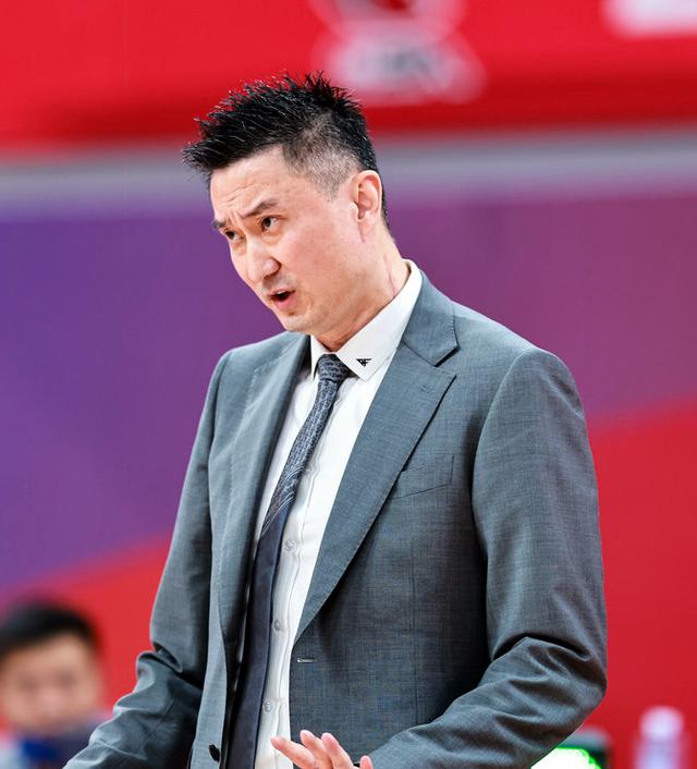 关于德国杯赛程吃紧；广东宏远冲刺阶段完成体检；更衣室稳定；赛程密集仍需轮换的信息